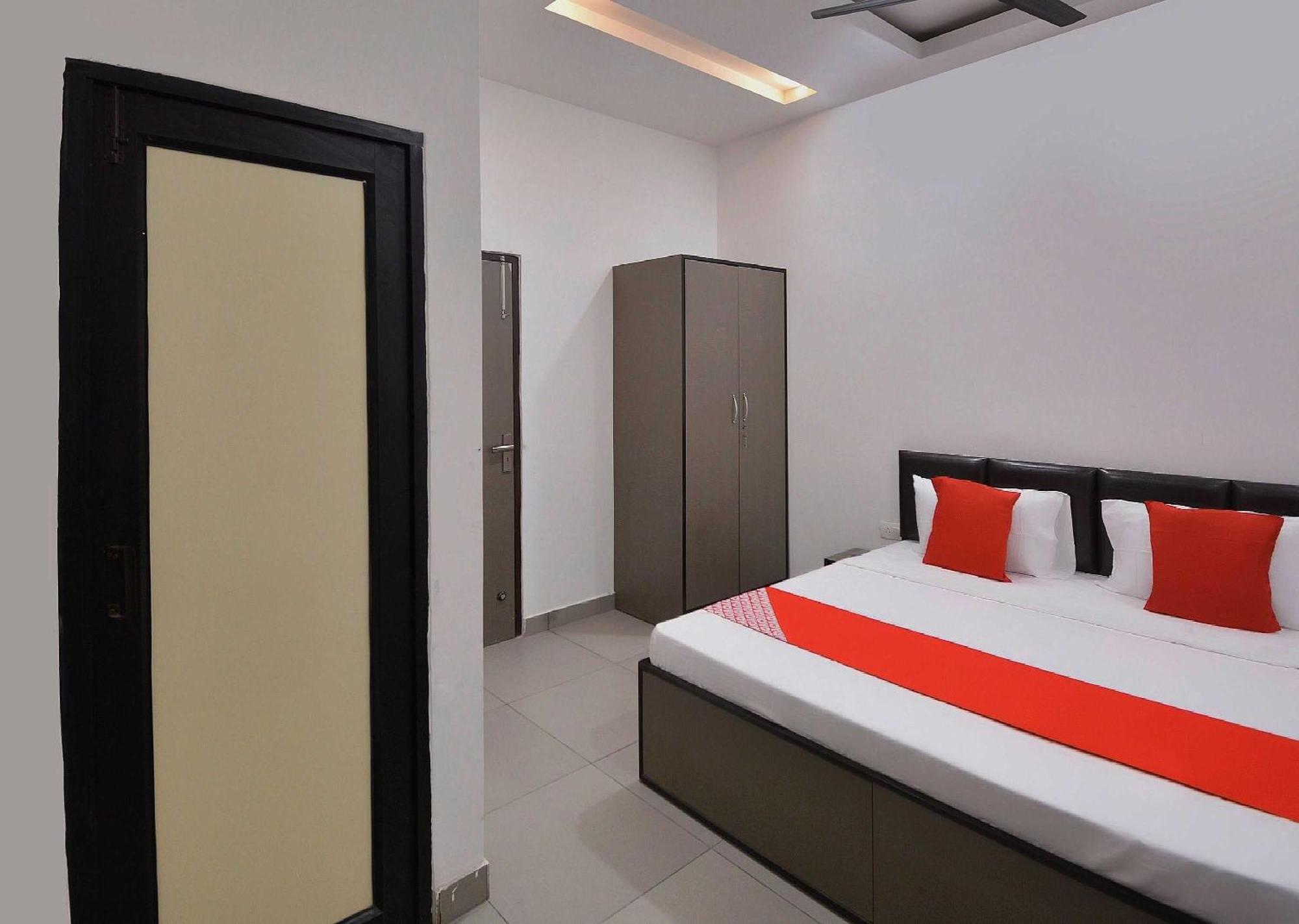Hotel O White Solitaire Ludhiana Bagian luar foto