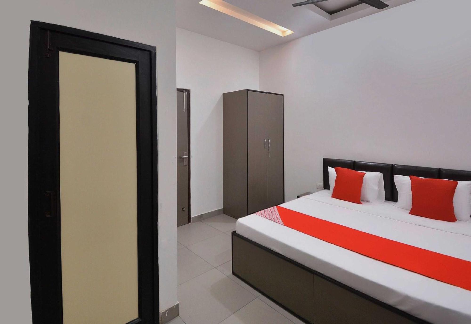 Hotel O White Solitaire Ludhiana Bagian luar foto