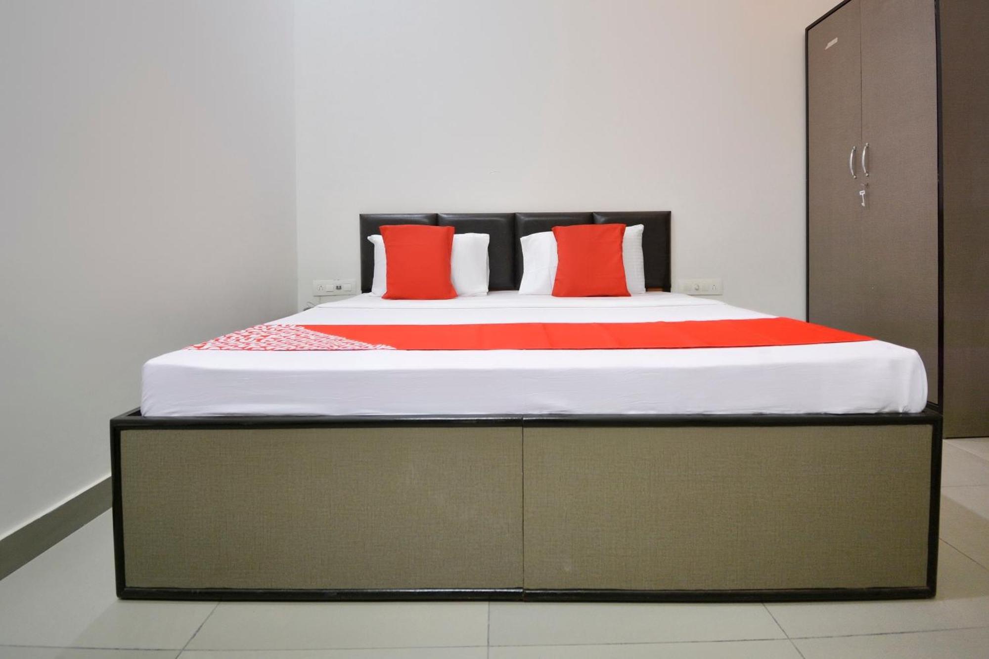Hotel O White Solitaire Ludhiana Bagian luar foto